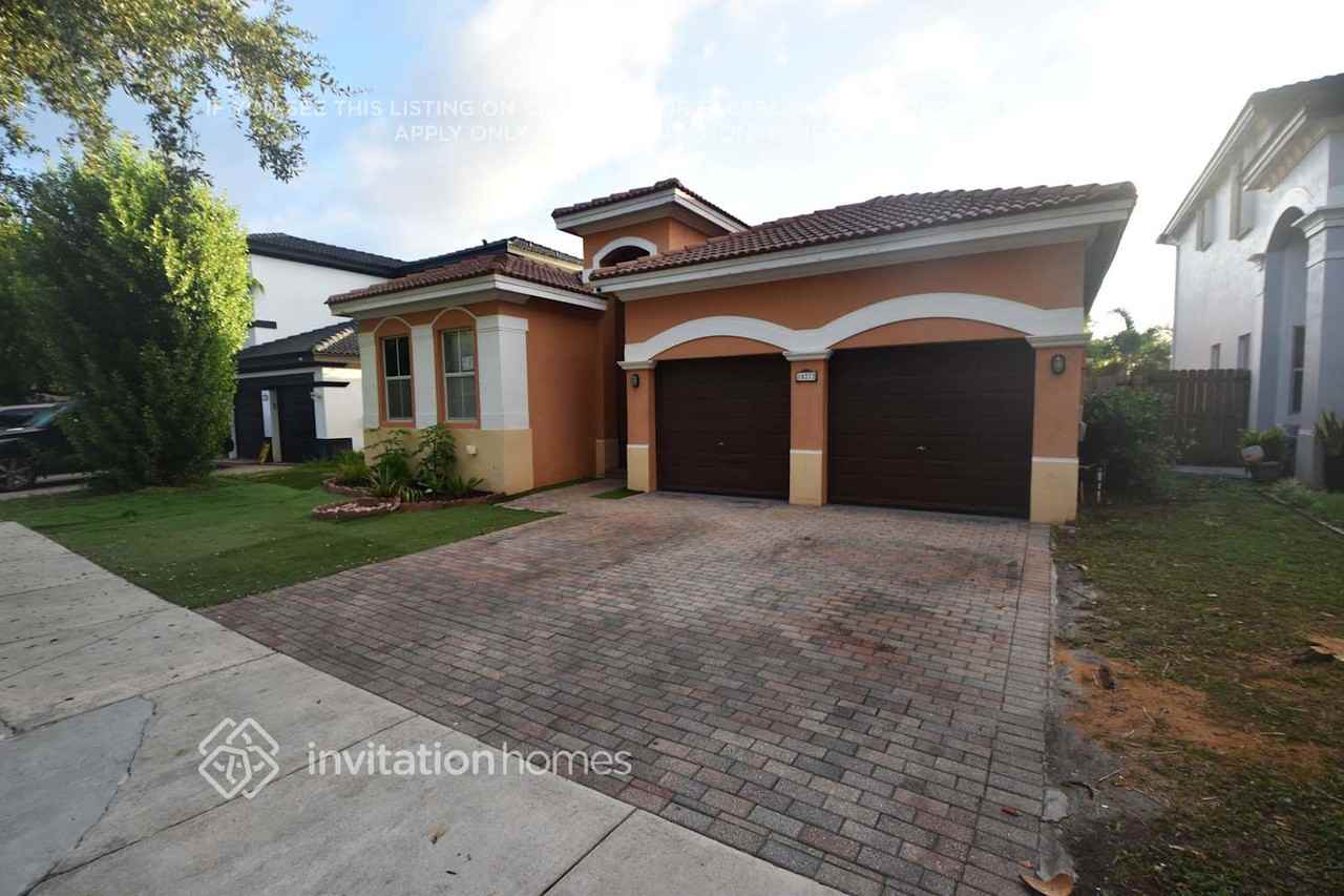 18273 Northwest 89th Avenue - Photo 2 of 20