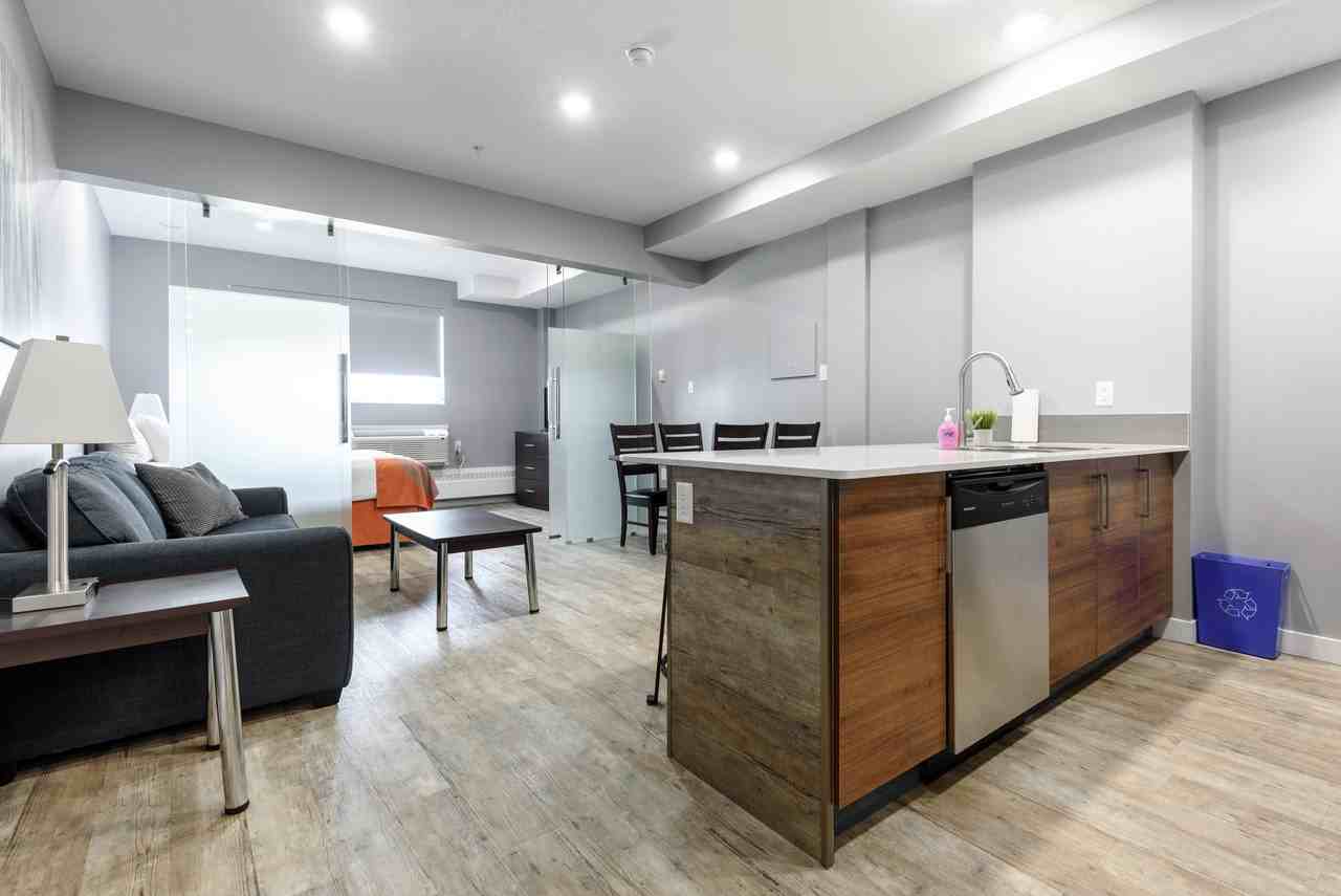 Metro 1827 - Photo 4 of 12