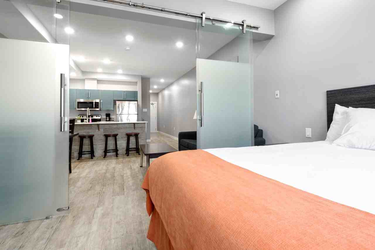 Metro 1827 - Photo 3 of 12