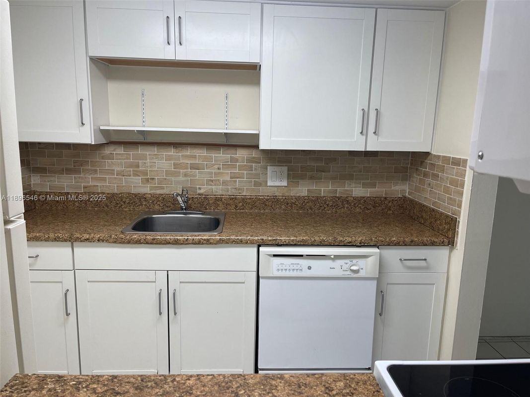 14221 N Kendall Dr - Photo 3 of 3