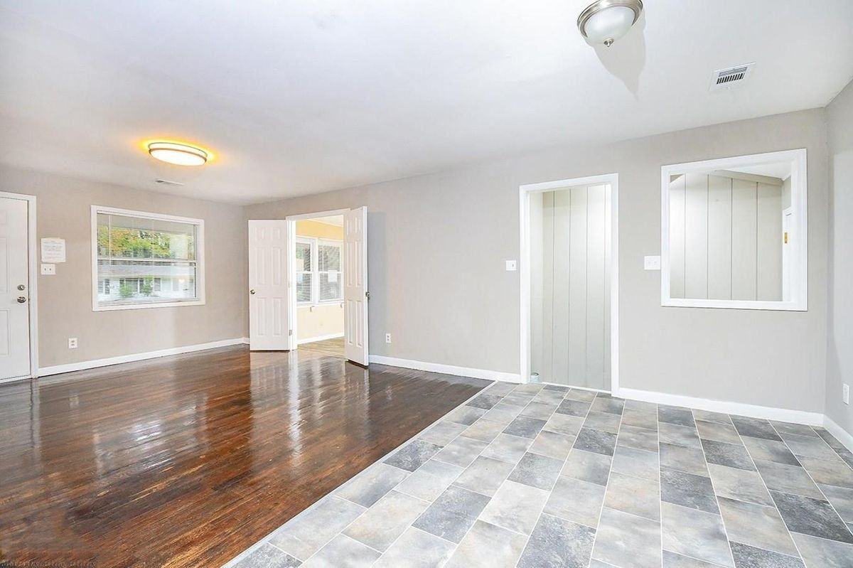 185 Oak Dr - Photo 2 of 14