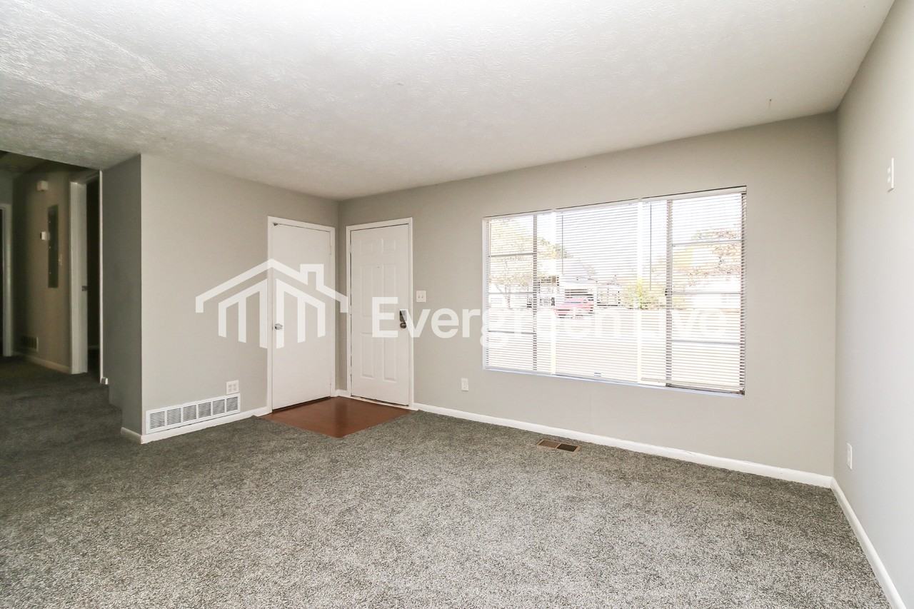245 Hummingbird Way - Photo 3 of 16