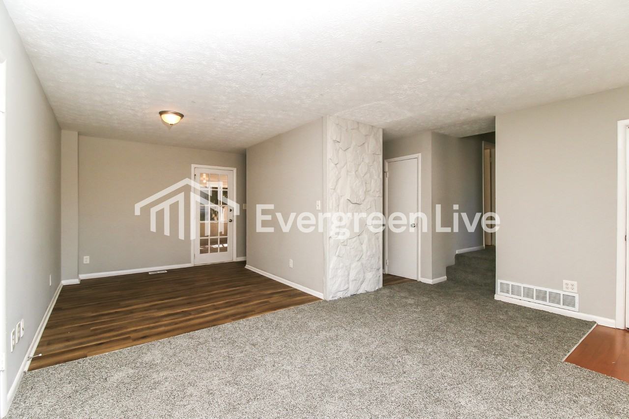 245 Hummingbird Way - Photo 4 of 16
