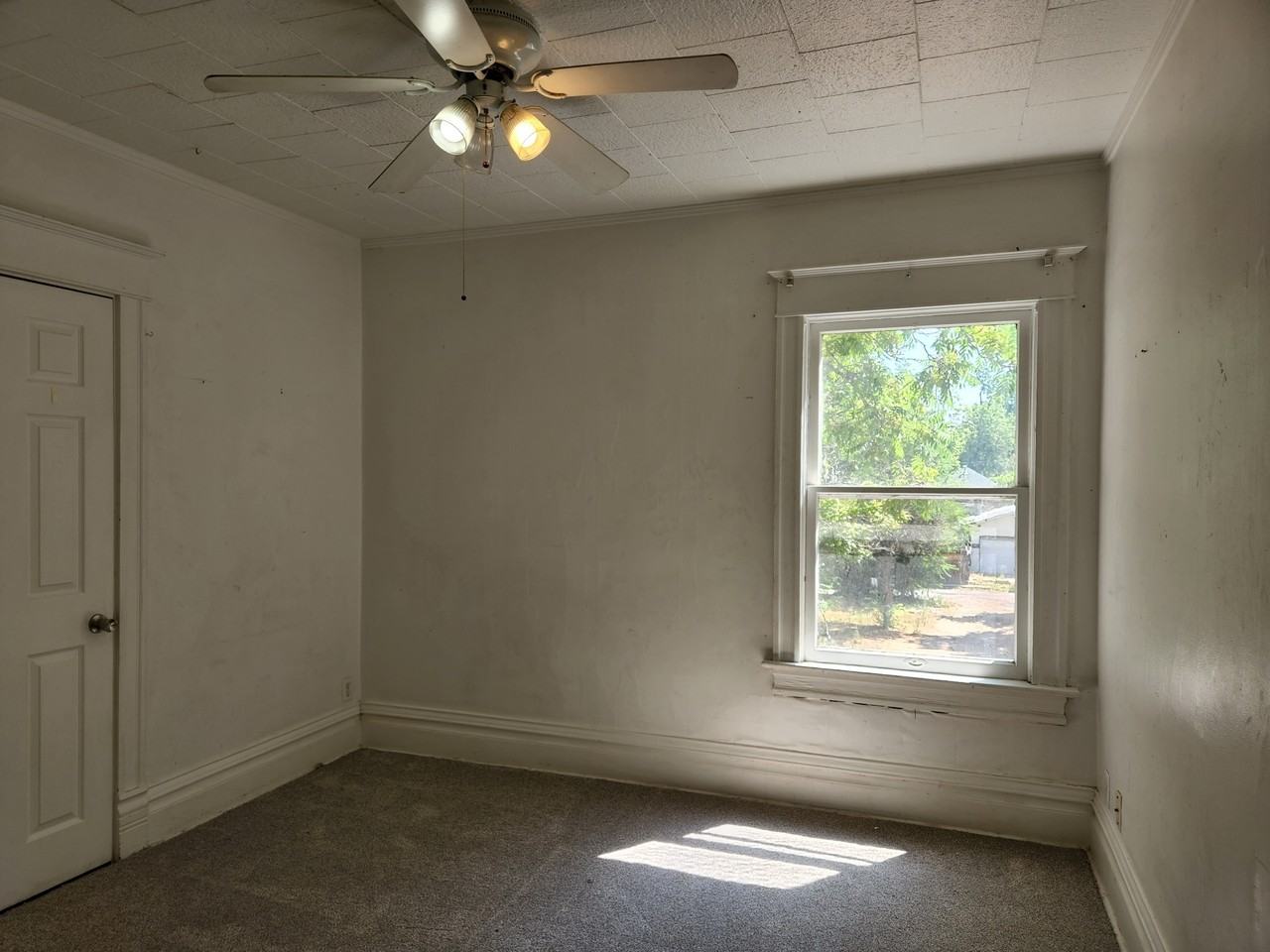 1718 8th Ave #B - Photo 4 of 12