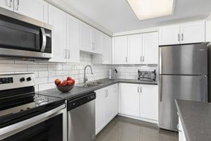 featured image of 333 Simcoe St N Apt S