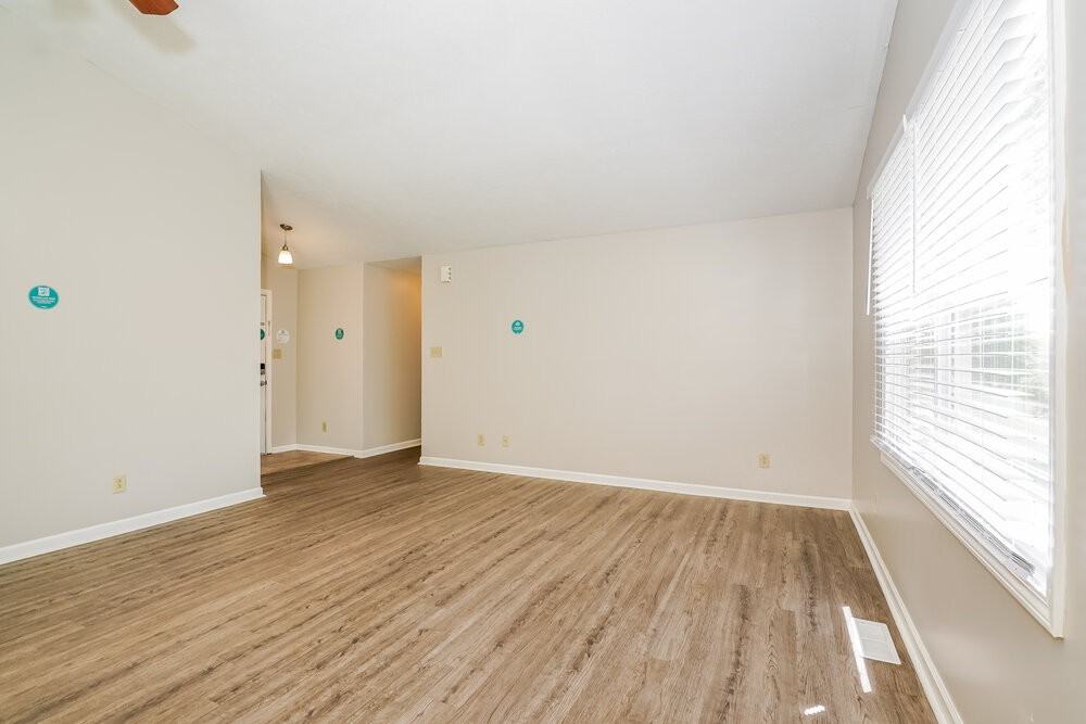 451 Meadowlark Dr - Photo 4 of 16