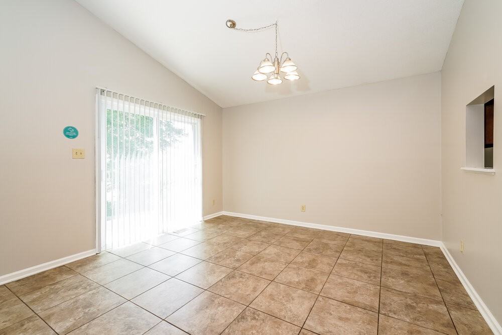 451 Meadowlark Dr - Photo 5 of 16