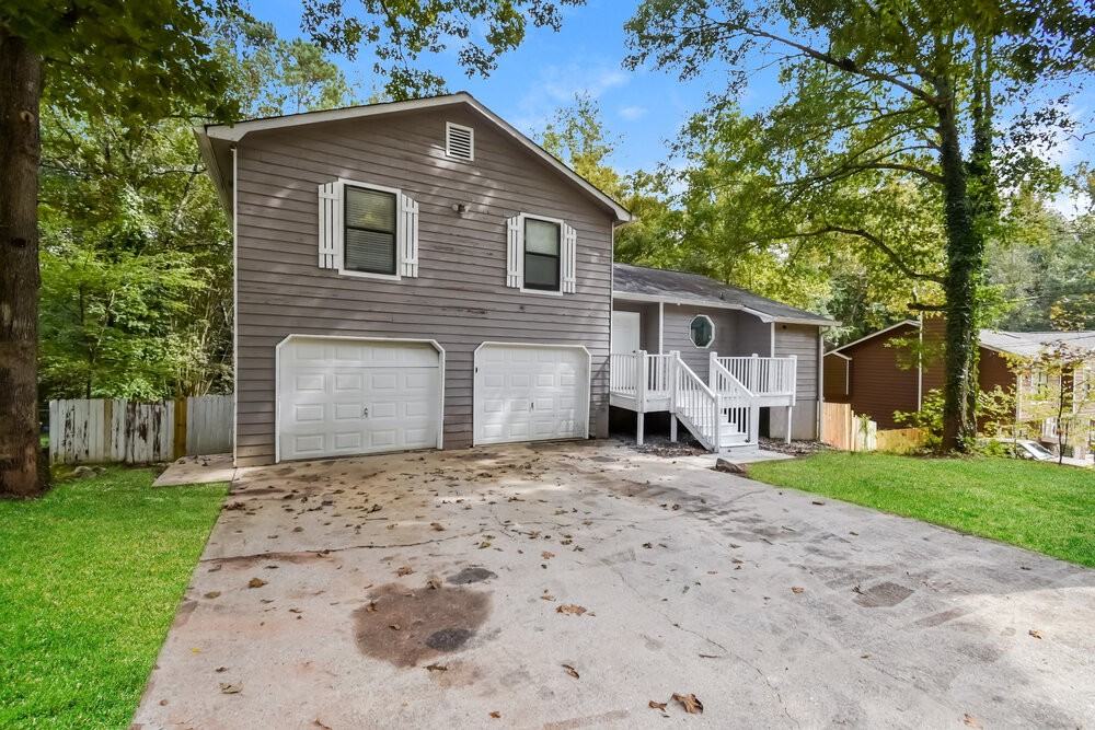 4173 Woodcrest Dr - Photo 3 of 25