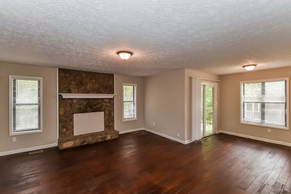 4173 Woodcrest Dr - Photo 4 of 25