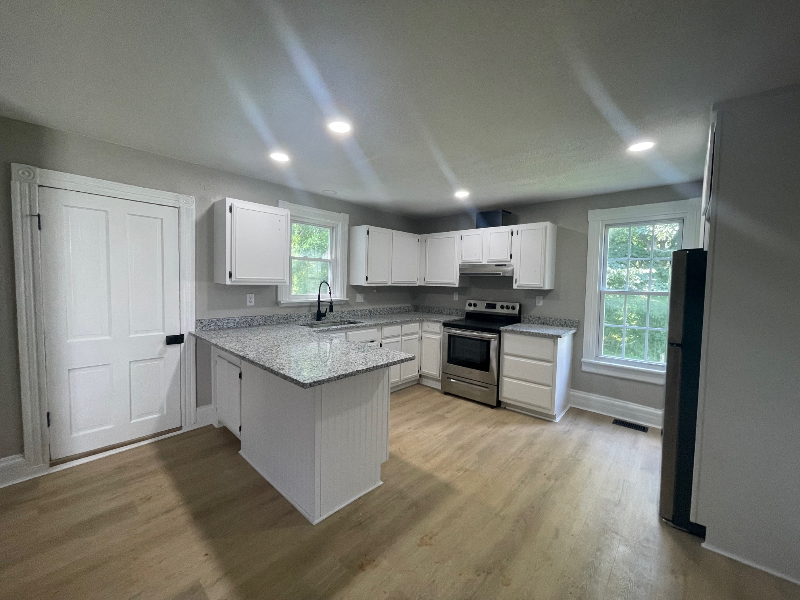 412 W 12th St - Photo 3 of 6