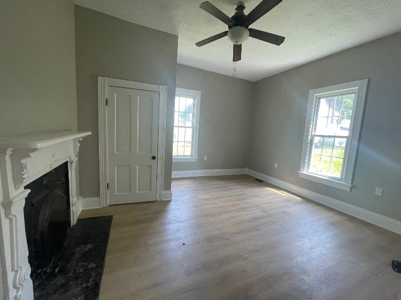 412 W 12th St - Photo 4 of 6