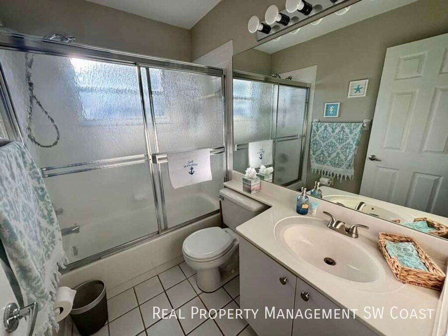 541 Windsor Sq #201 - Photo 3 of 15