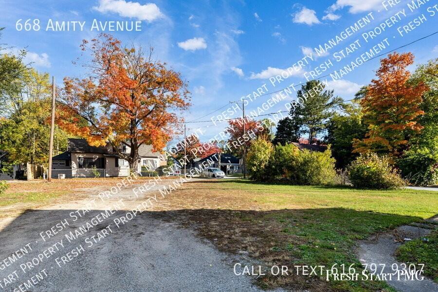 668 Amity Ave - Photo 5 of 21