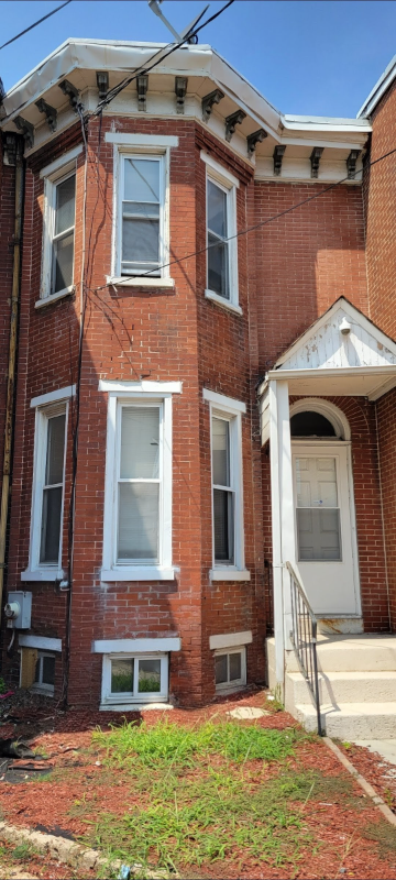 209 Maryland Ave - Photo 2 of 9