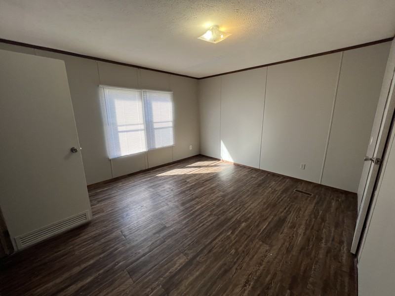 137 Burch St - Photo 4 of 10