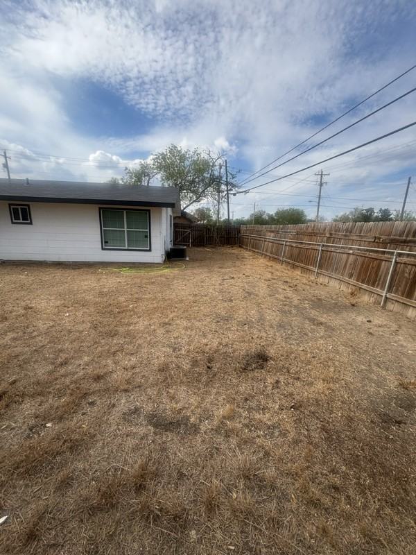 822 Maple St - Photo 2 of 13