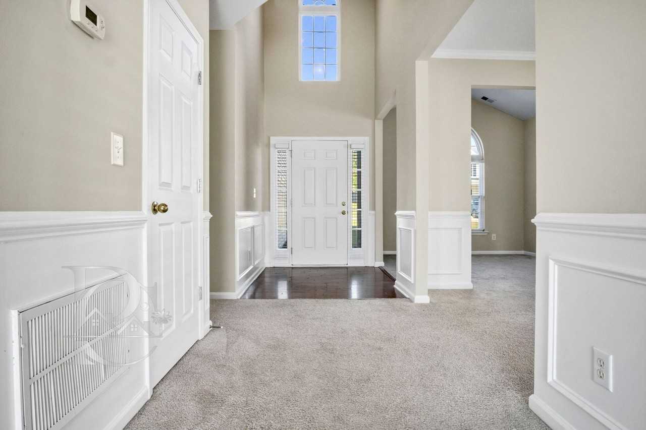 211 Pinebluff Ct - Photo 5 of 43