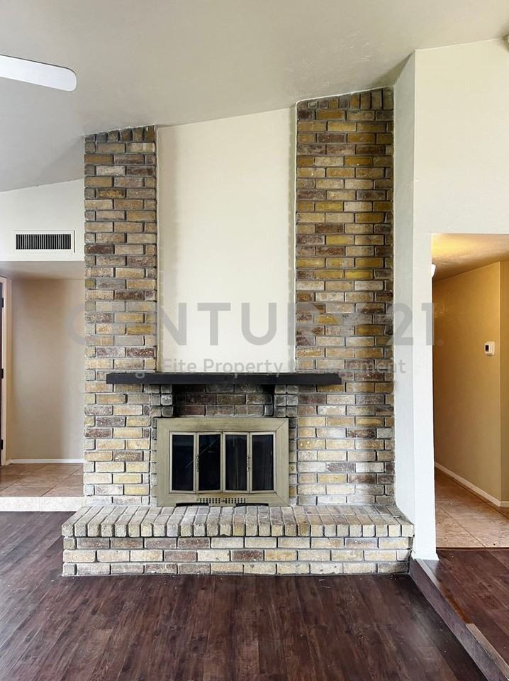 1802 Natchez Ct - Photo 3 of 12