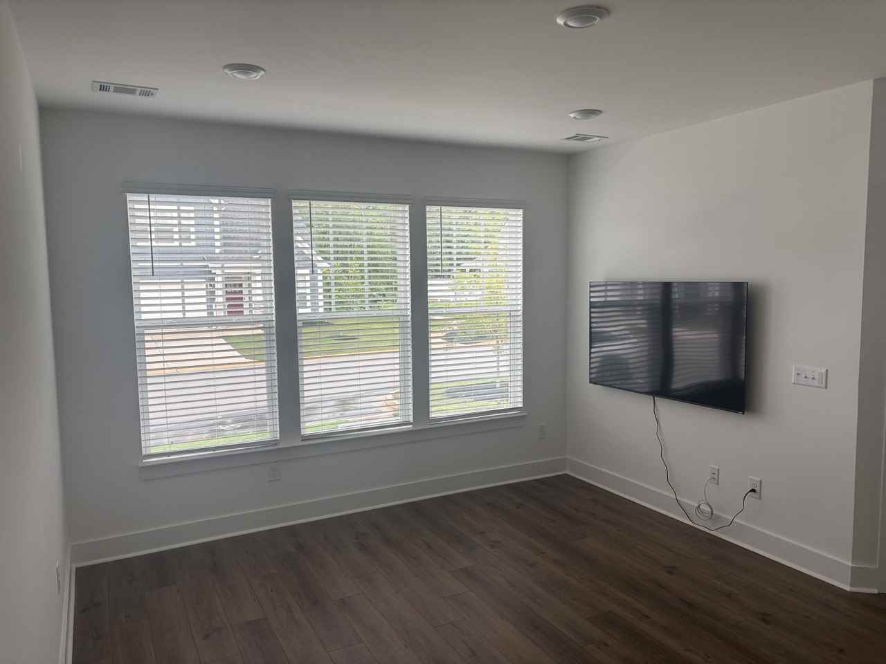 484 Mill Park Way #1 - Photo 5 of 17