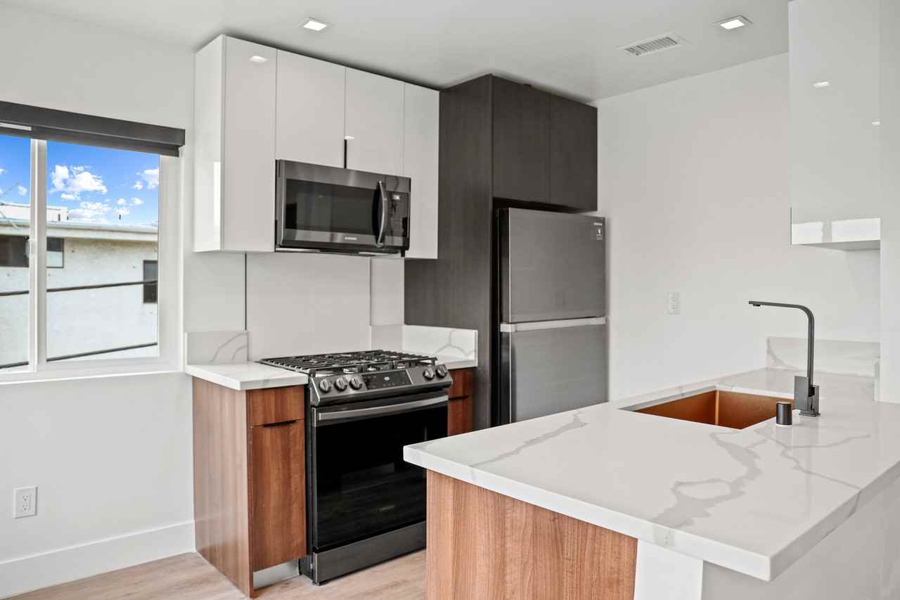 701 N Hill Pl #2 - Photo 2 of 45