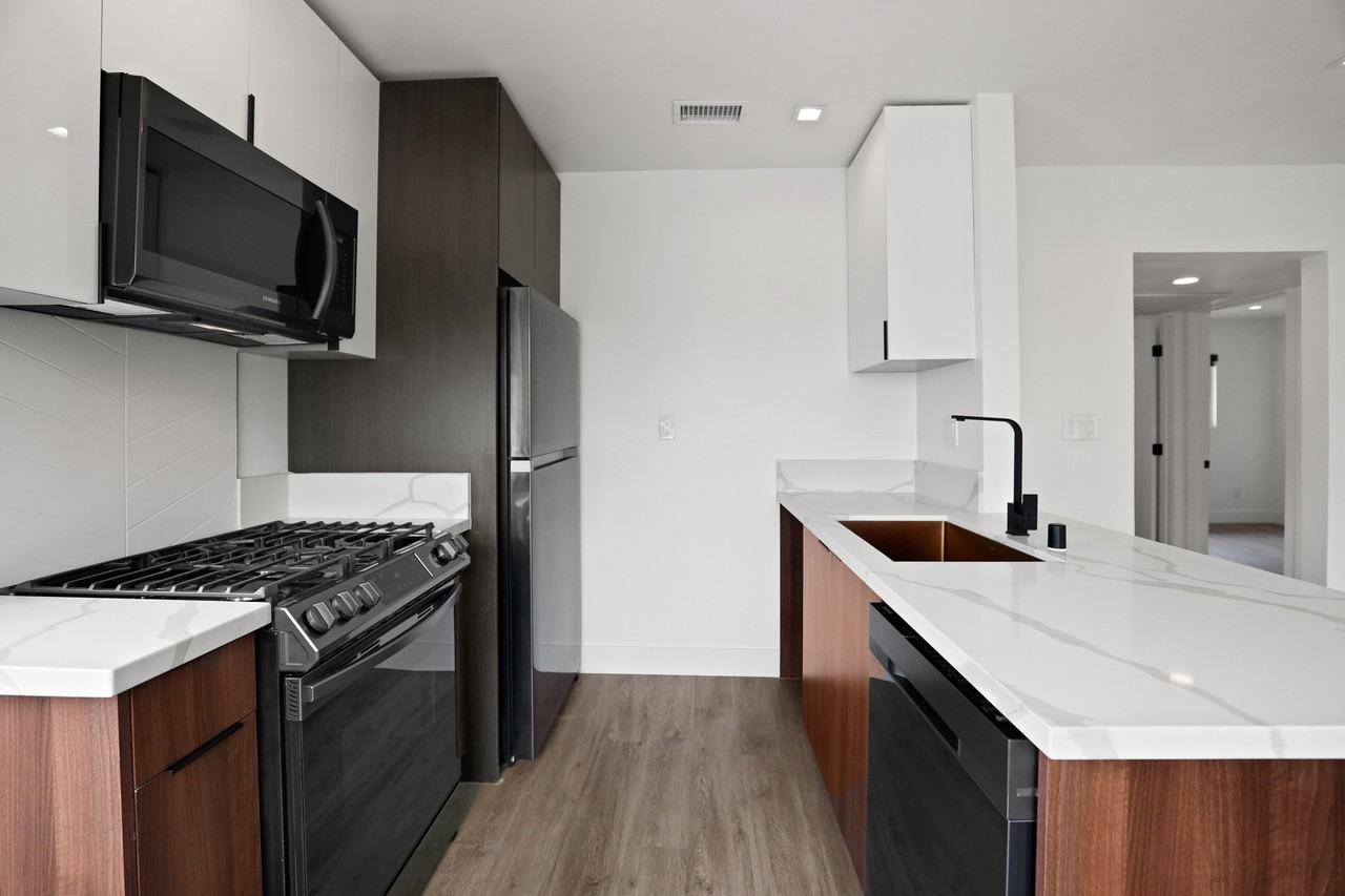 701 N Hill Pl #2 - Photo 4 of 45