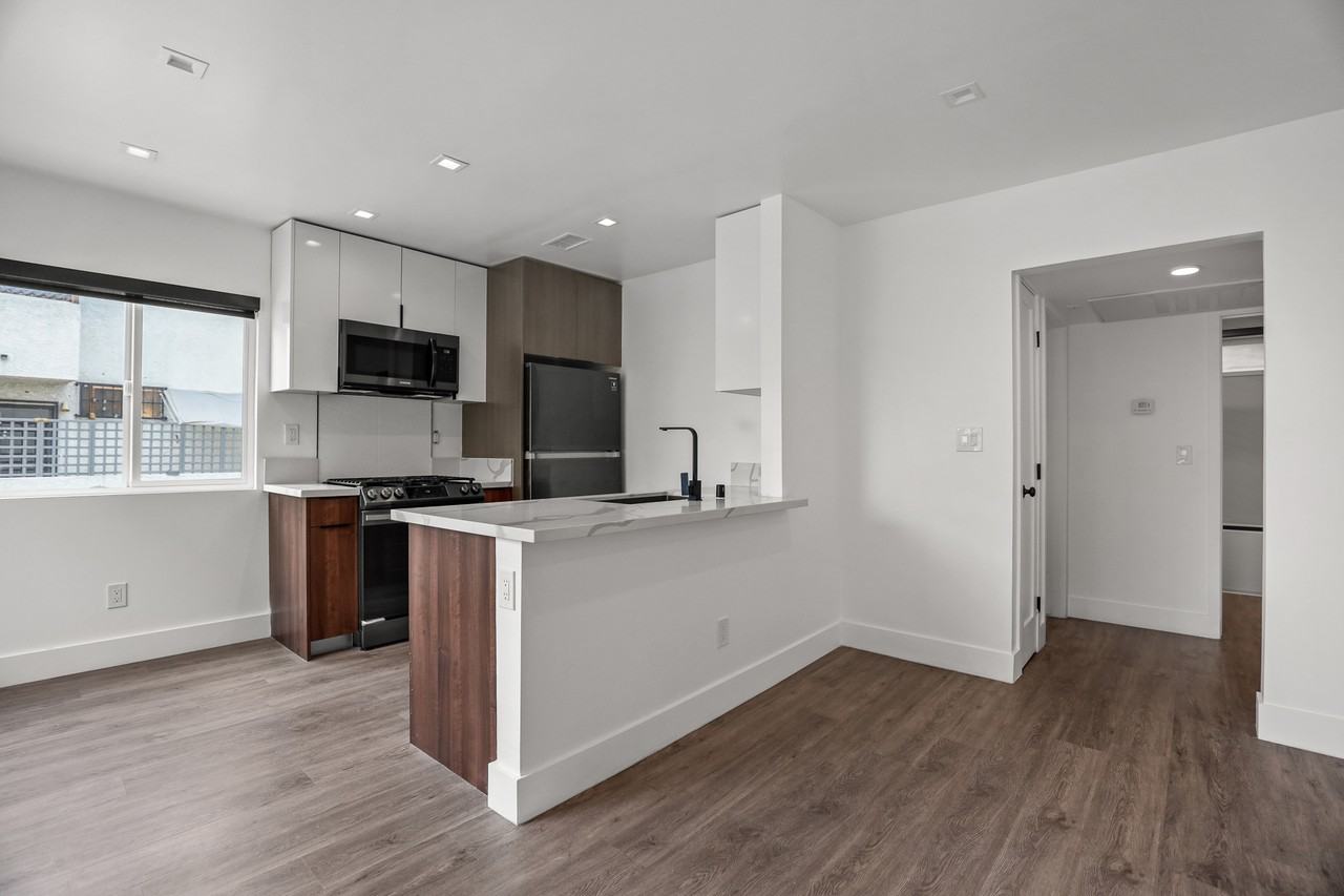 701 N Hill Pl #2 - Photo 6 of 45