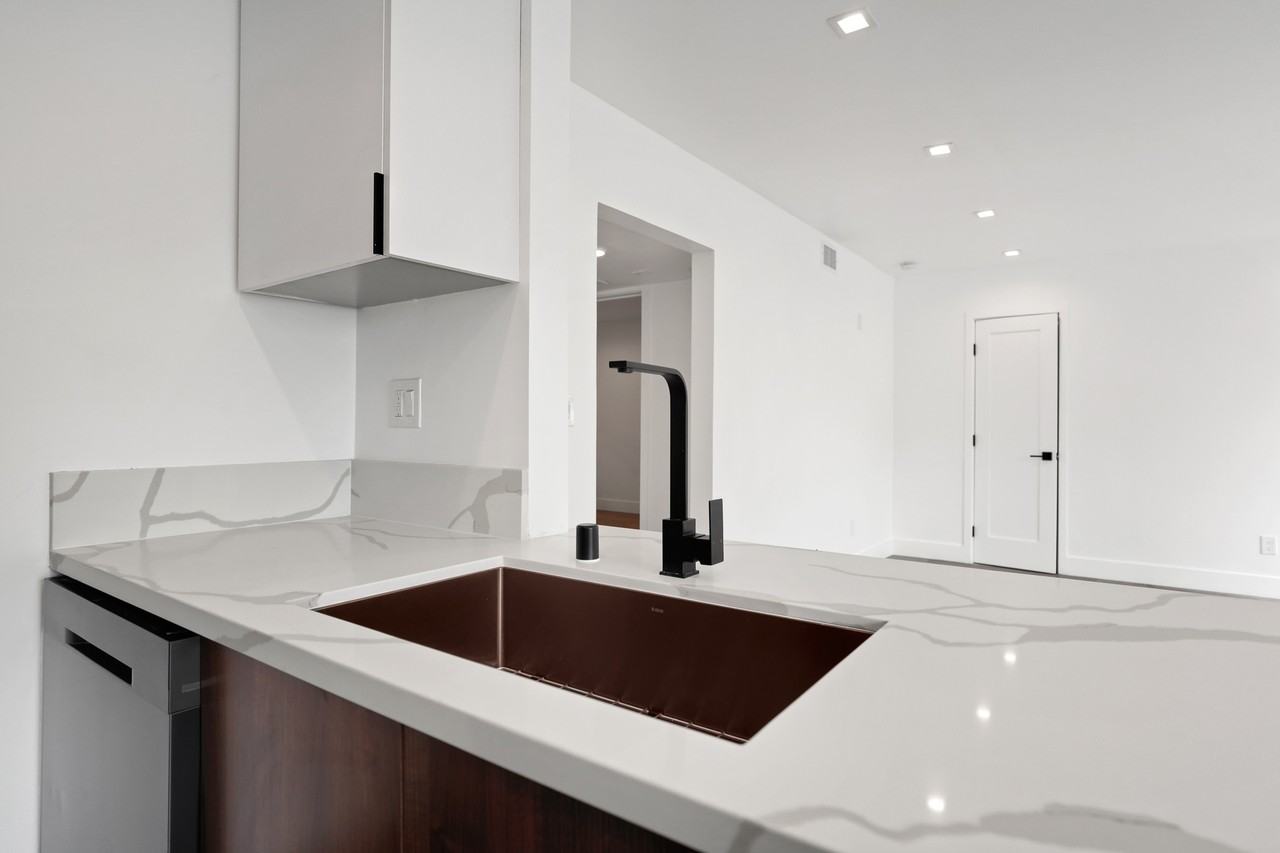 701 N Hill Pl #2 - Photo 7 of 45