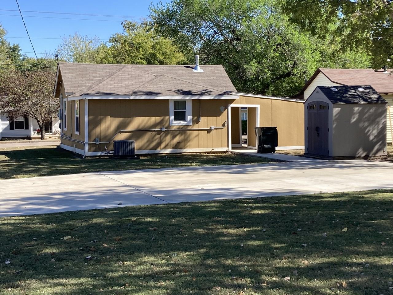 1115 N Sioux Ave #NA - Photo 2 of 13