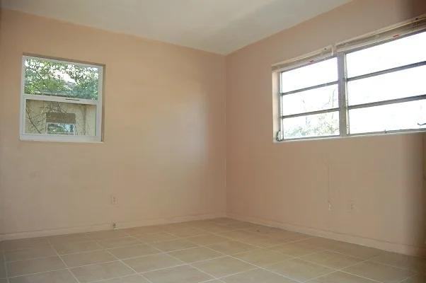 1016 Herschell St #NA - Photo 3 of 5