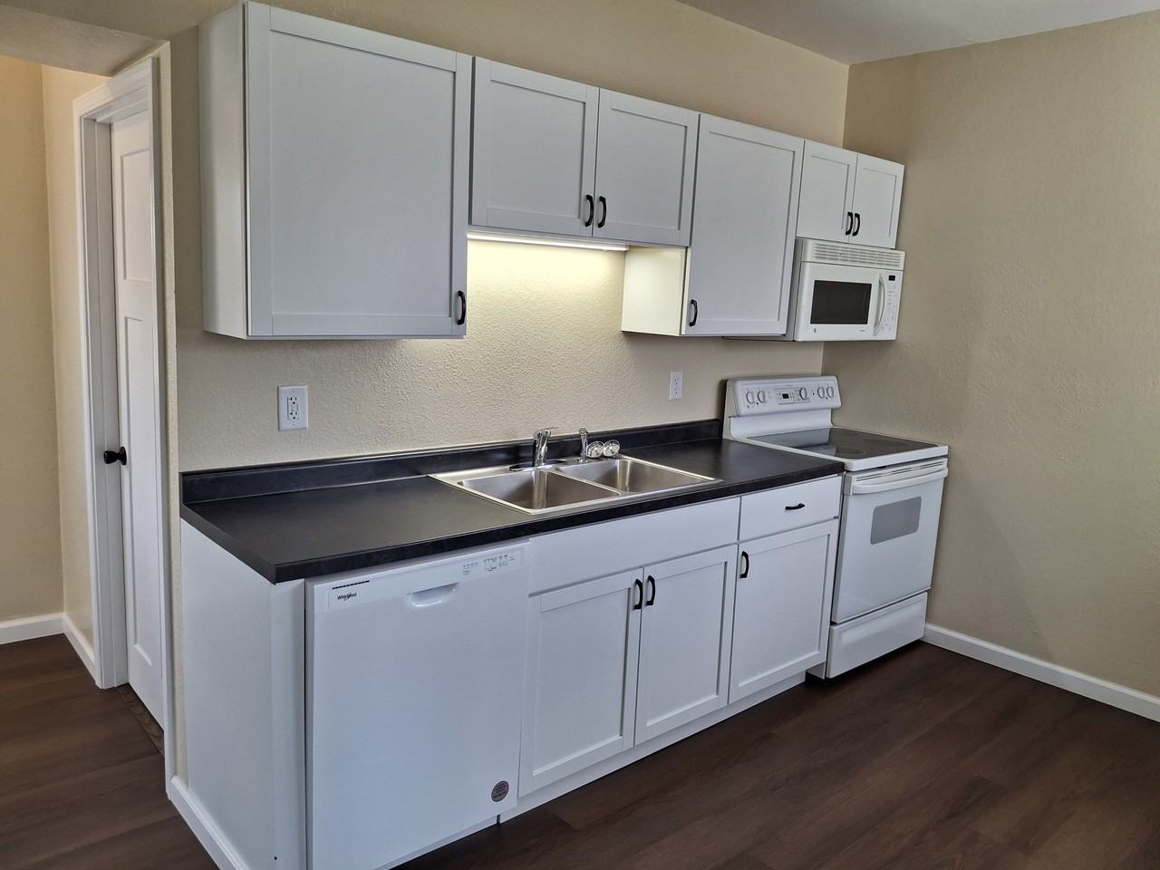 707 Davis St #707 - Photo 3 of 10