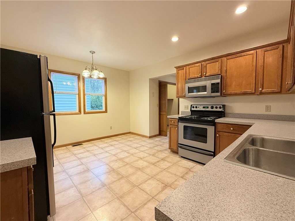 238B Glenwood Ave - Photo 7 of 14