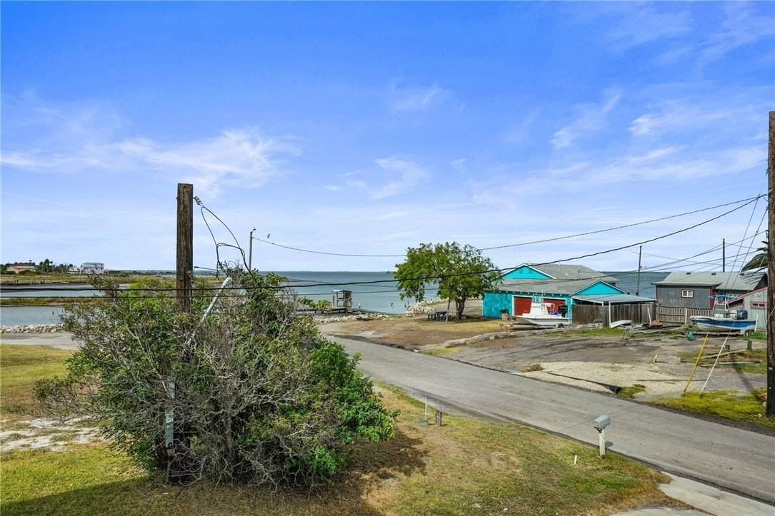 4030 Walker Dr - Photo 4 of 16