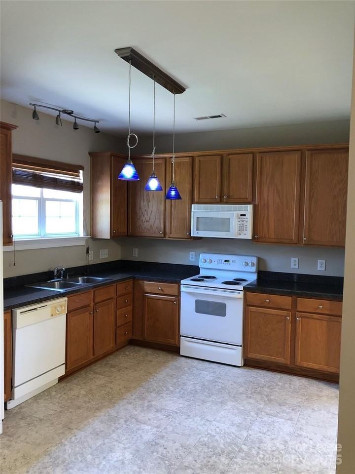 7846 Jester Park Drive - Photo 4 of 17