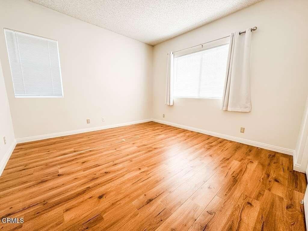 336 N Chapel Ave - Photo 4 of 9