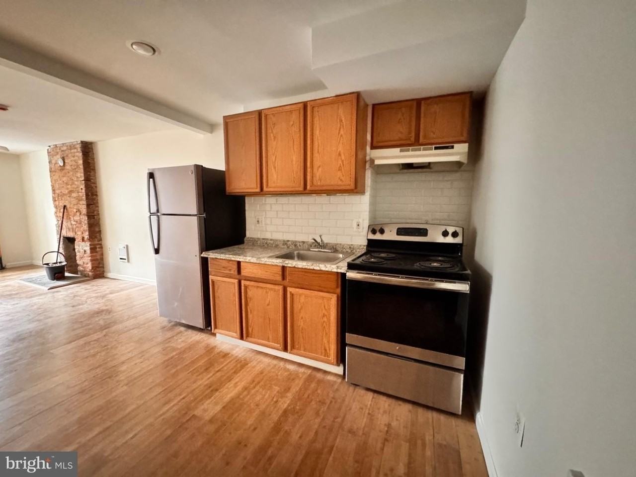 113 W Girard Ave - Photo 4 of 8