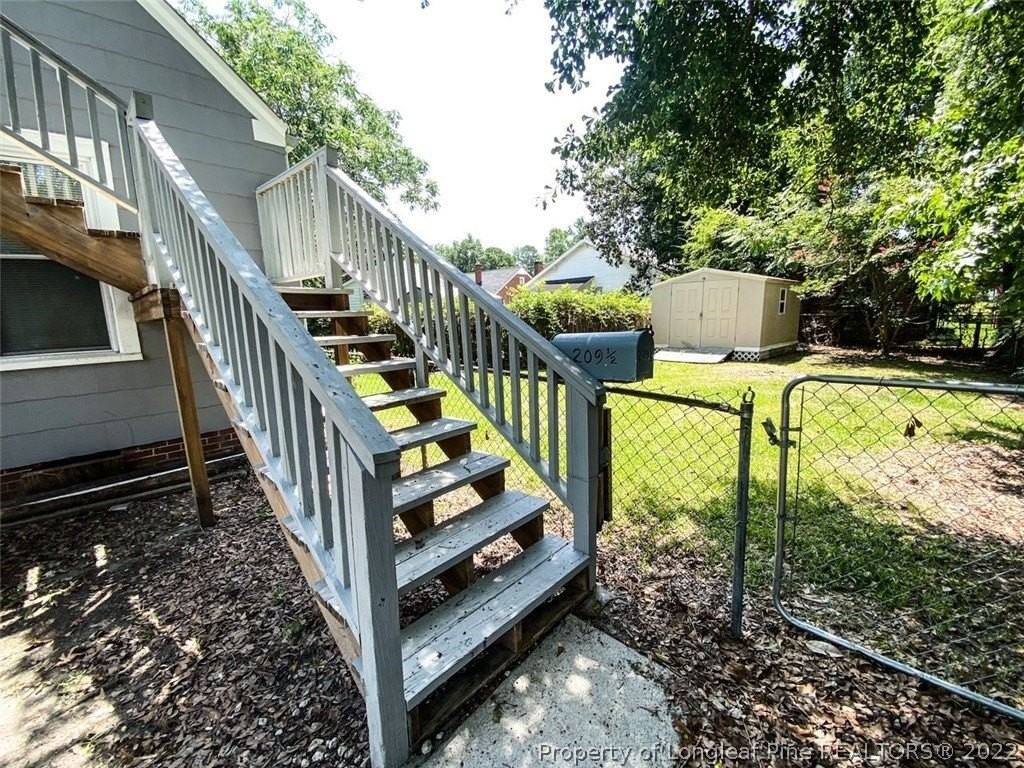 209 1/2 W 16th St - Photo 2 of 18