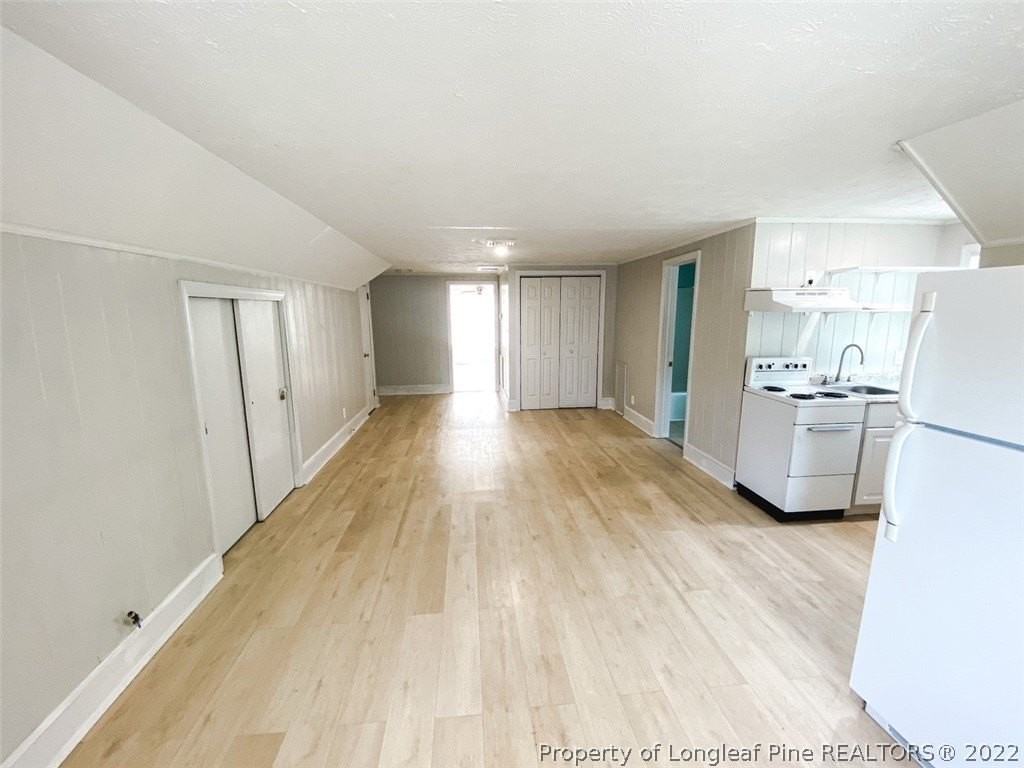 209 1/2 W 16th St - Photo 4 of 18