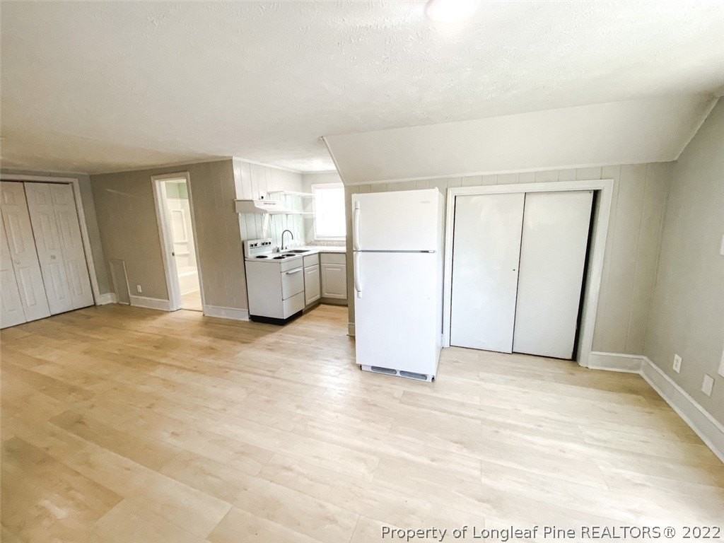 209 1/2 W 16th St - Photo 5 of 18