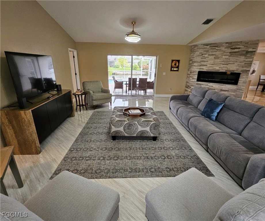 136 Se 5th St - Photo 4 of 36