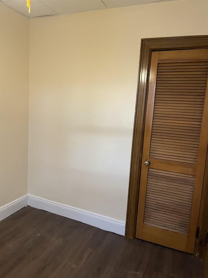 36 Humphrey Ave - Photo 4 of 12