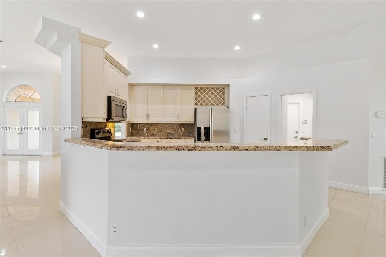 6543 Northwest 72nd Place - Photo 3 of 20