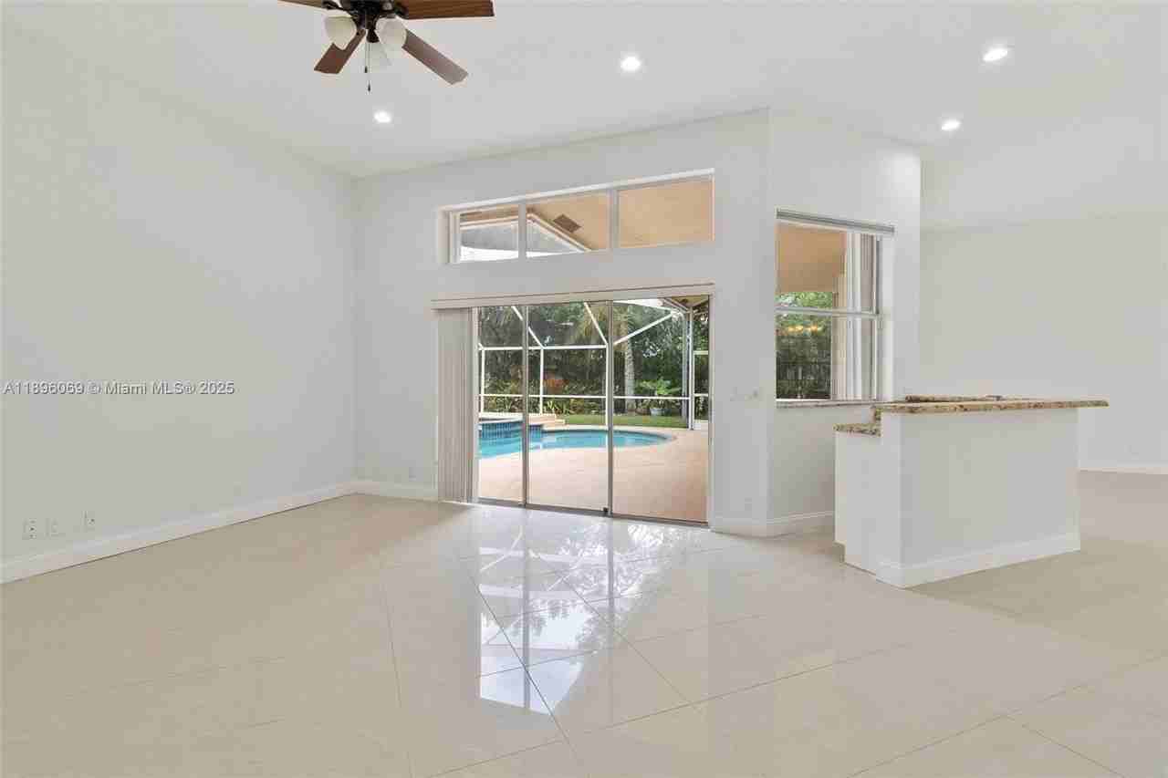 6543 Northwest 72nd Place - Photo 6 of 20