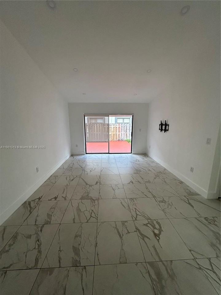 5214 West 24th Way #18D - Photo 4 of 50