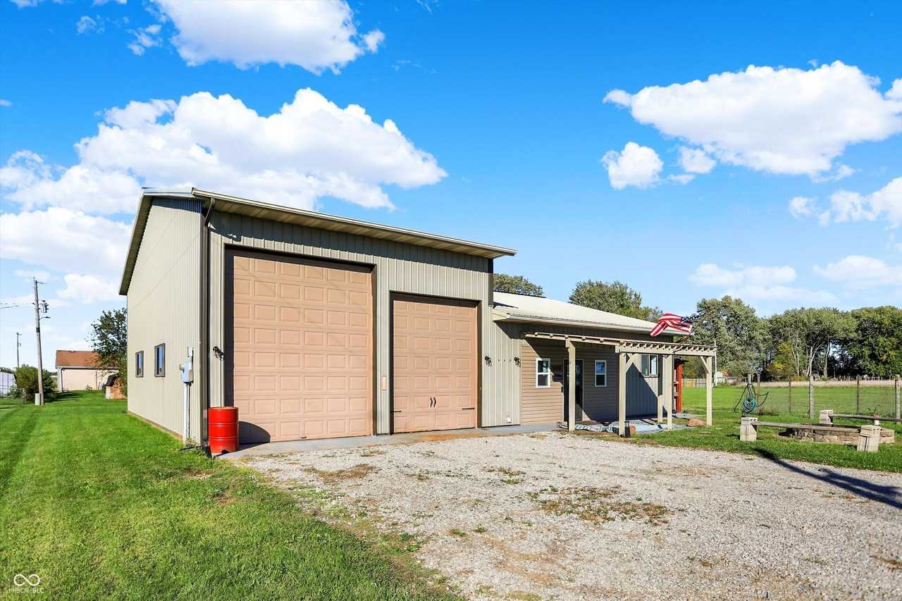 940 W 1090 N - Photo 3 of 50