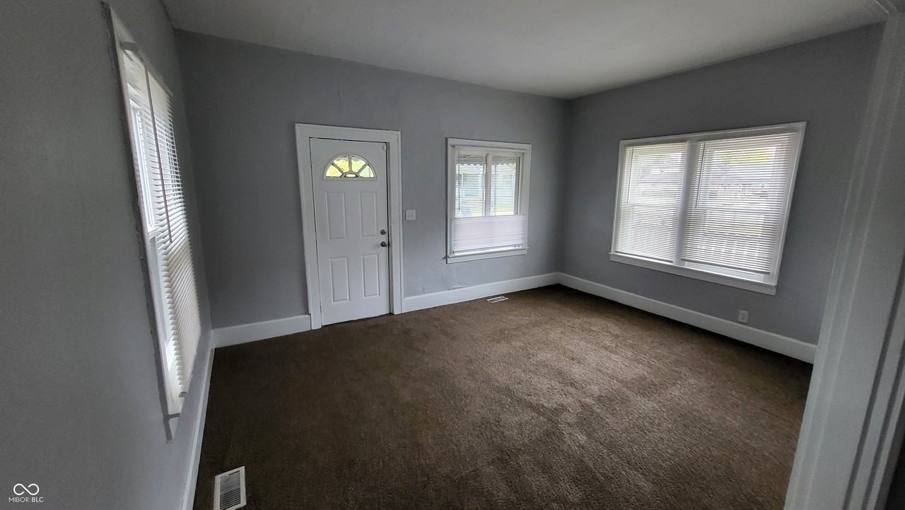 1024 W 13th St - Photo 6 of 20