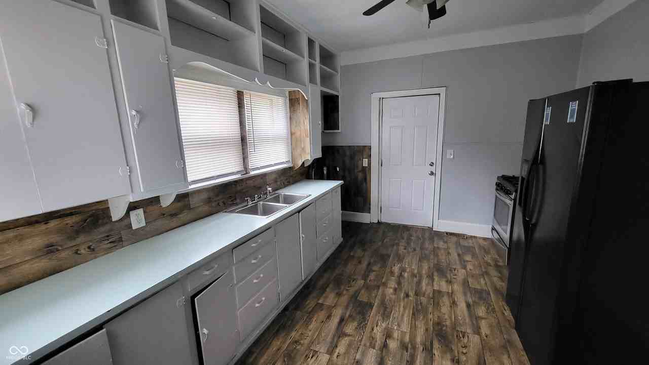 1024 W 13th St - Photo 7 of 19