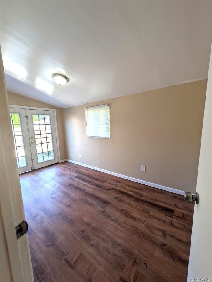 50 Sand St - Photo 4 of 7