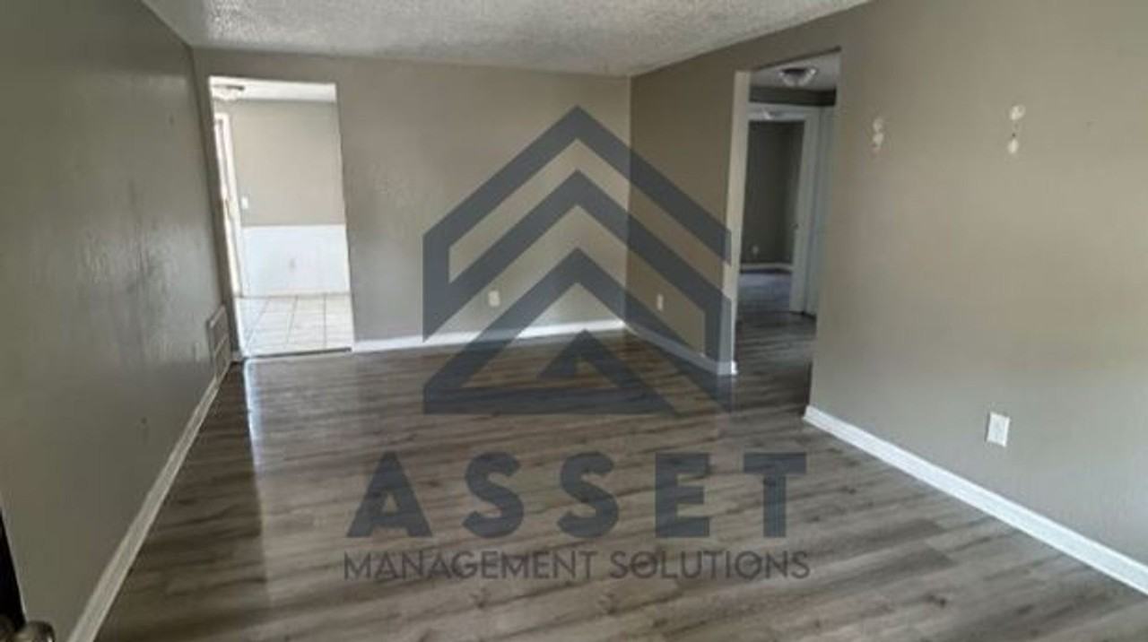 605 Jasmine Pl - Photo 2 of 12