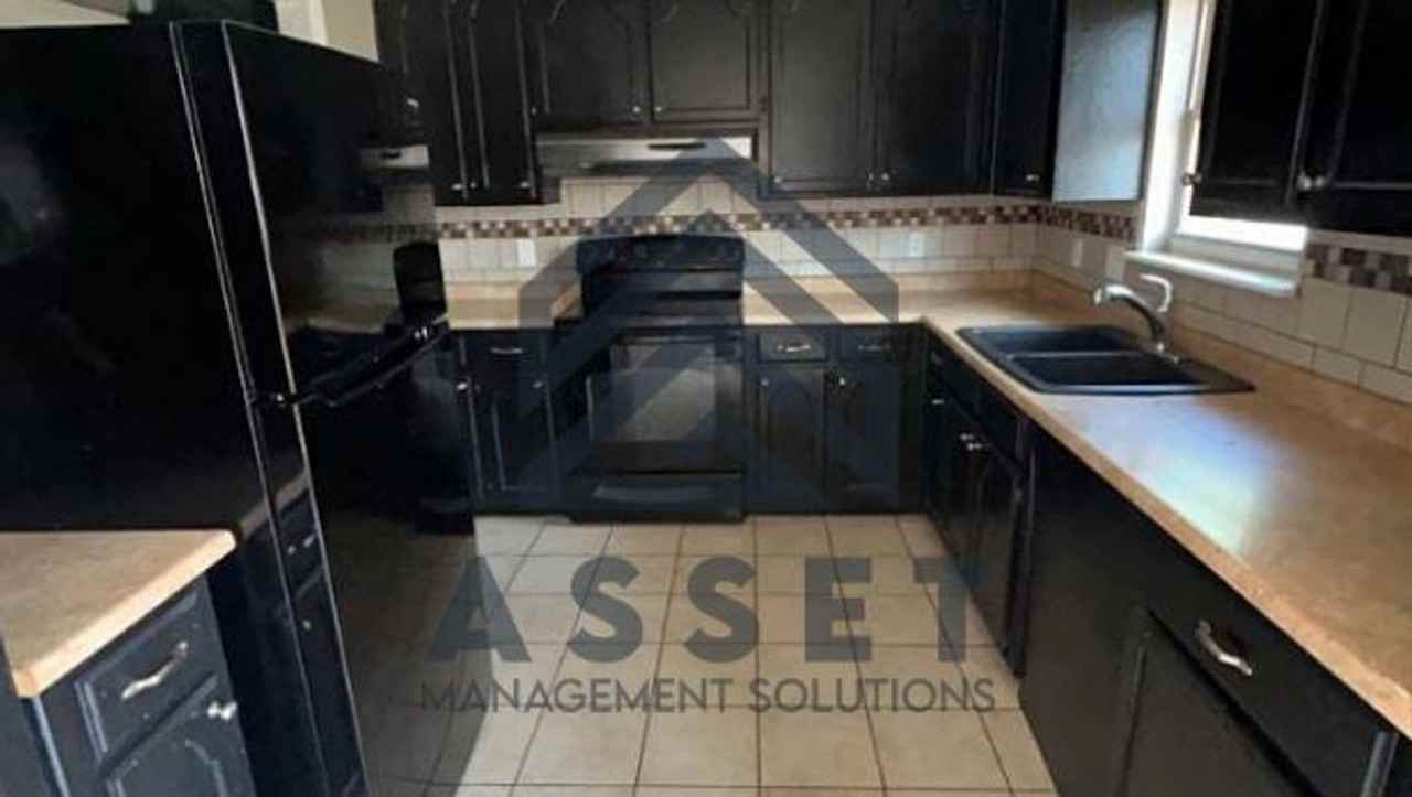 605 Jasmine Pl - Photo 4 of 12