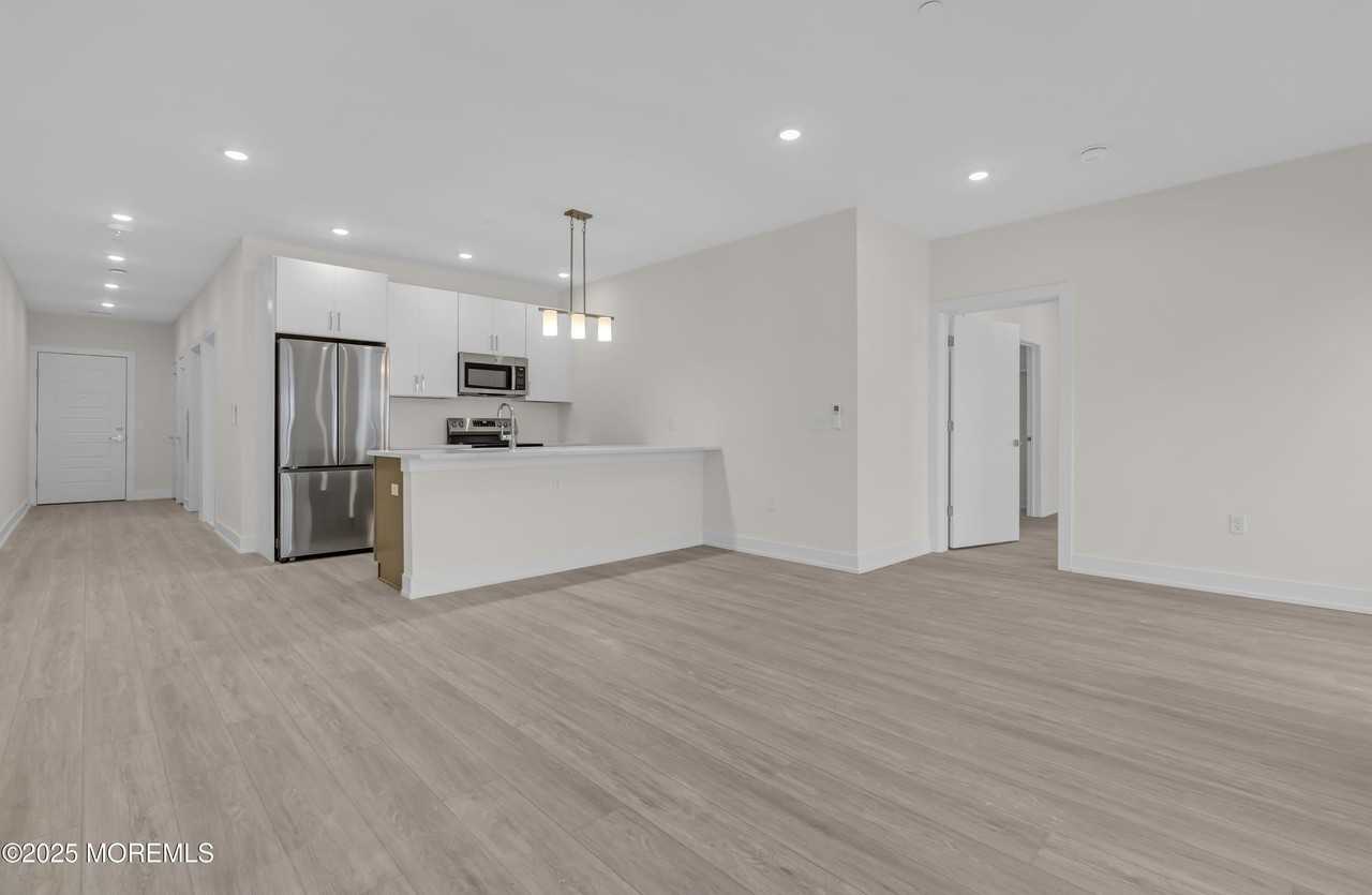 19 Carr Ave Apt 211 #211